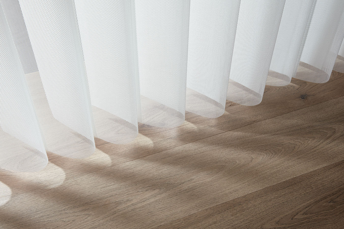 Dikey Tül Perde ile Işık Kontrolü Nasıl Sağlanır? Avantajları ve Kullanım Alanları